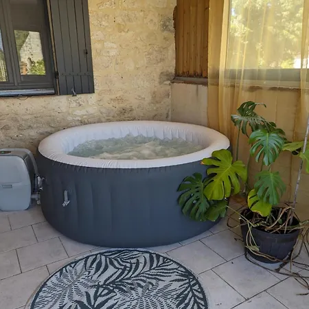 Peaceful With Jacuzzi Holiday home Razac-de-Saussignac