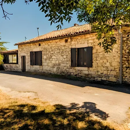 Peaceful With Jacuzzi Holiday home